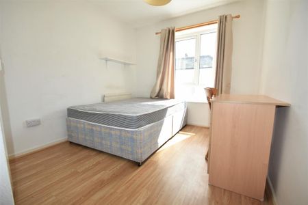 6 bedroom semi-detached house to rent - Photo 3