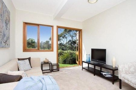 Breathtaking Harbour Views & Unmatched Lifestyle in the Heart of Greenwich - Photo 2