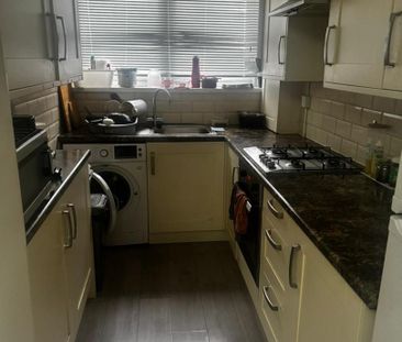 1 Bed Flat To Let On Caroline Street, Cardiff - Photo 2