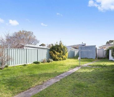 3 Bedroom Wendouree Home Close to Everything - Photo 2