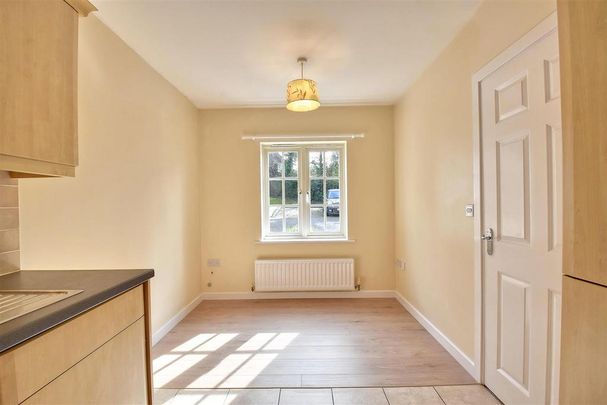 3 bedroom end of terrace house to rent - Photo 1