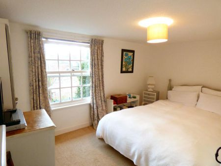 2 bedroom character property to rent - Photo 4