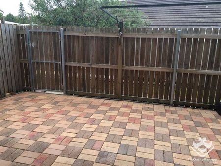 A LOVELY TOWNHOUSE IN A POPULAR BAYSIDE COMPLEX! - Photo 4