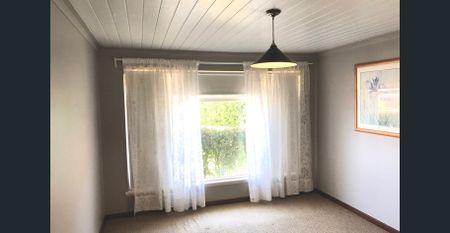 STUNNING HOME WITH SPARKLING POOL! - Photo 3