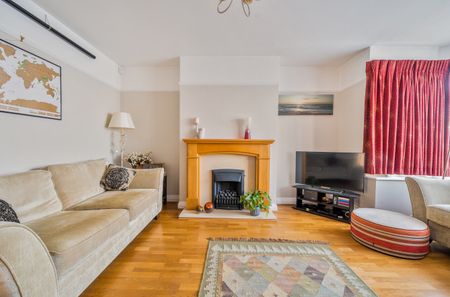 4 bedroom semi-detached house to rent - Photo 2