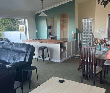 Stylish 1BR Penthouse Apt with Sea Views! - Photo 2