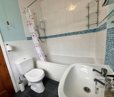 Terraced House to rent on - Photo 5