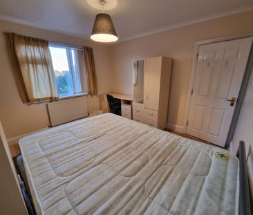 4 Bed Student Accommodation - Photo 2