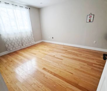 For Lease - 104 Armitage Drive Unit# Main, Newmarket, Ontario - Photo 2