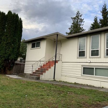 $2400 / 3br - 1200ft2, new renovation house- For rent in Coquitlam - Photo 1