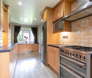 Weston Grove, Bagshot, Surrey, GU19 - Photo 5