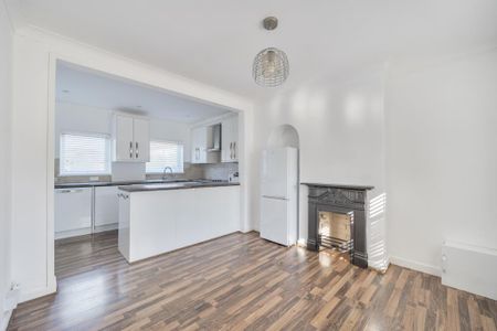 3 bedroom detached house to rent - Photo 2