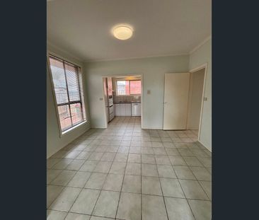 COMFORTABLE TWO BEDROOM IN QUIET LOCATION - Photo 3