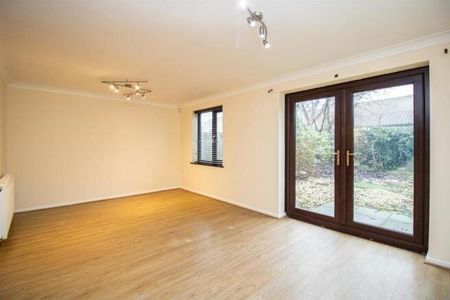 4 bedroom detached house to rent - Photo 2