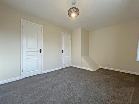 2 bedroom Semi-detached house to rent - Photo 2