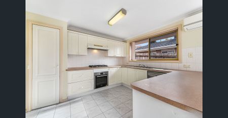 Cozy Living in Glen Waverley - Photo 2