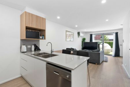 Gorgeous Townhouse At The Shoreline - Photo 4