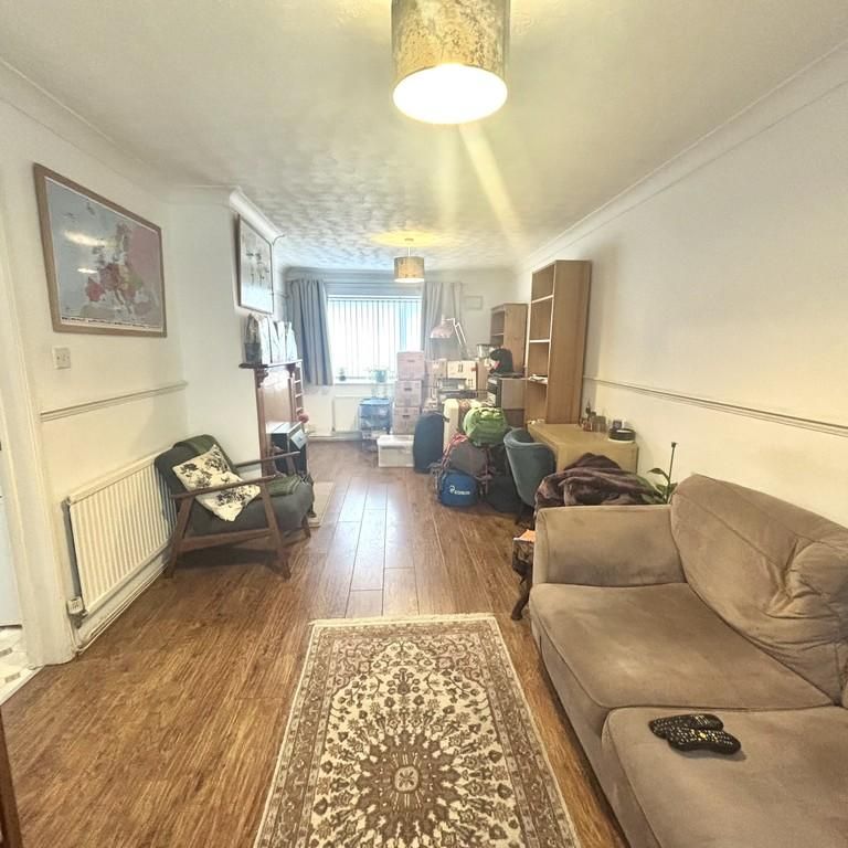 3 bedroom end of terrace house to rent - Photo 1