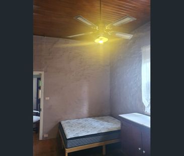 Large sized rooms for rent in heritage Sandstone House on 2500sq me... - Photo 6