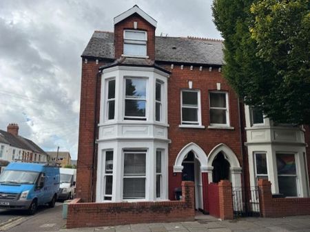 1 bedroom in a house share to rent - Photo 2