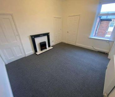3 bedroom flat to rent - Photo 4