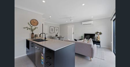 4 bedroom luxury townhouse - open plan living with low maintenance - Photo 2