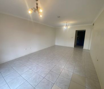 Very Clean 2 Bedroom Unit, Both With Built In Wardrobes, Double Tan... - Photo 1
