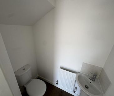 3 bedroom semi-detached house to rent - Photo 6
