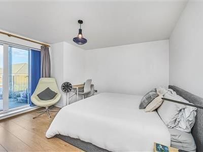 Garratt Lane, SW18 - Photo 2