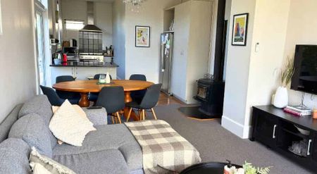 Spacious character home in Woolston - Photo 3