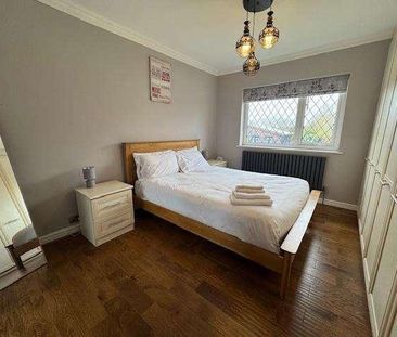 East Avenue, Heald Green, SK8 - Photo 5