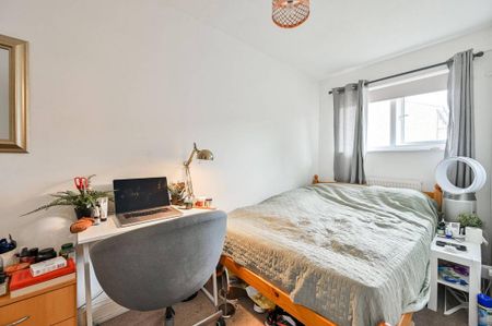 4 bedroom semi-detached house to rent - Photo 2