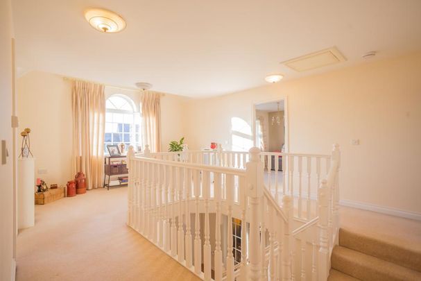 5 bedroom detached house to rent - Photo 1