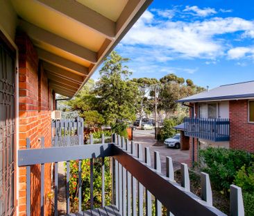 City Fringe 2 bedroom townhouse in well maintained garden setting - Photo 3