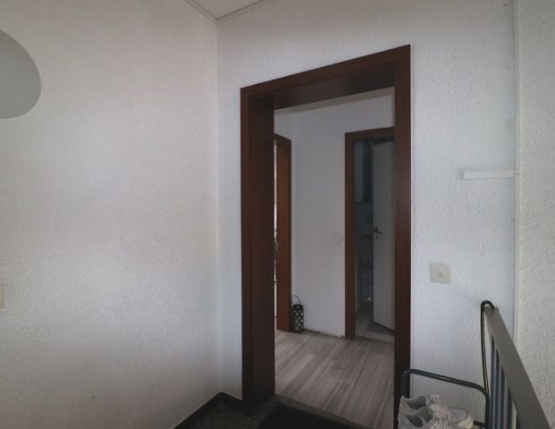 * NEST FÜR SINGLES MIT GARTENNUTZUNG! 2 ZI-DG Whg. in St. Tönis, Krefelder Str. * - Photo 1