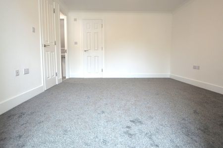 London Road, Slough, Berkshire,SL3 - Photo 3