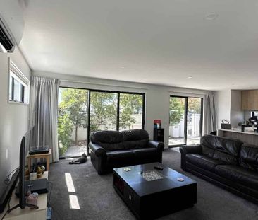 **Spacious 3-Bedroom Townhouse for Rent in Edgeware** - Photo 4