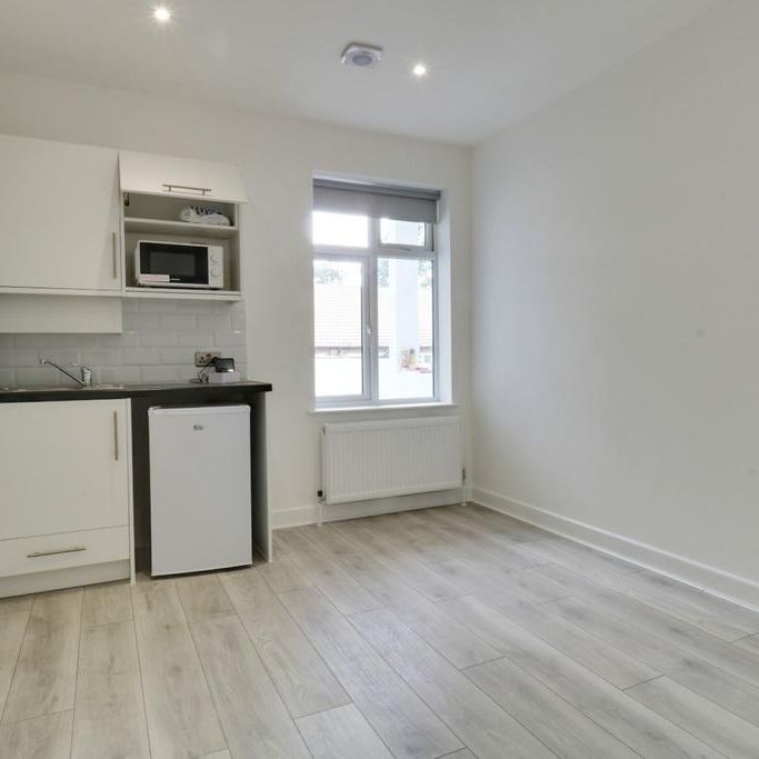 Studio to rent - Photo 1