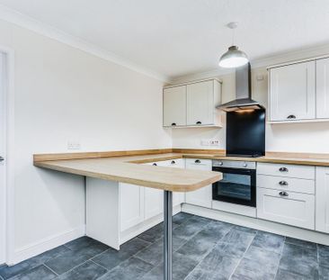 3 bedroom semi-detached house to rent - Photo 5