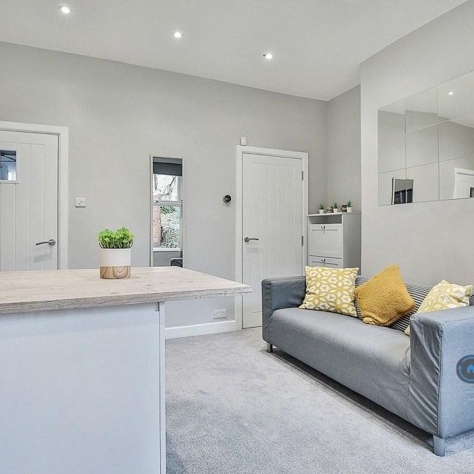 1 bedroom in a house share to rent - Photo 1