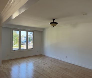 For Lease - 37 Ondrey Street, Bradford West Gwillimbury, Ontario - Photo 2