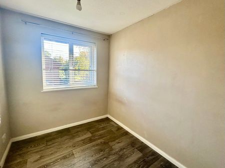 Swaledale Gardens, Fleet, Hampshire, GU51 - Photo 3