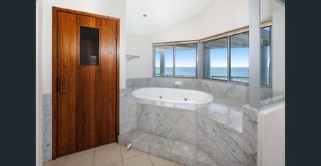 Coastal family living in the heart of Collaroy - Photo 4