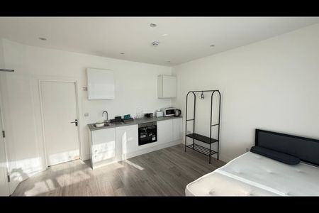 Studio Flat, Hill House Road, SW16 - Photo 5