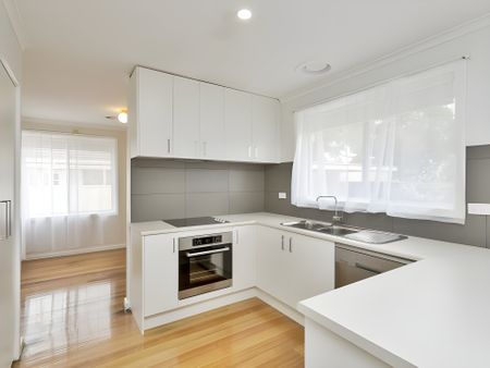 21 Woorigoleen Drive, Keilor East - Photo 4