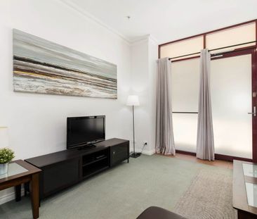 Fully Furnished Ground Floor Apartment - Photo 1