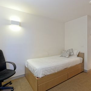 Hawthorn, Melbourne | 2 Bedroom Apartment - Photo 2