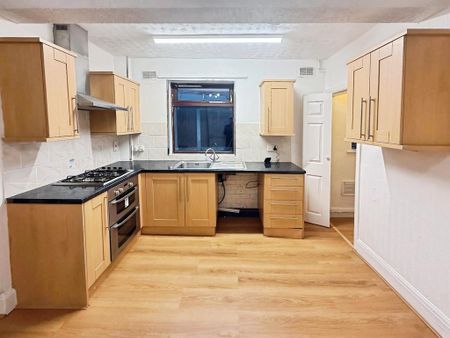 2 bedroom semi-detached house to rent - Photo 4