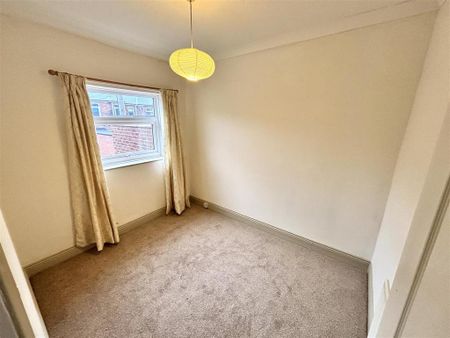 2 bedroom end of terrace house to rent - Photo 2