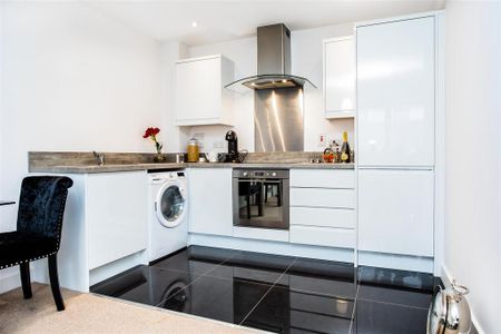 2 bedroom flat to rent - Photo 5